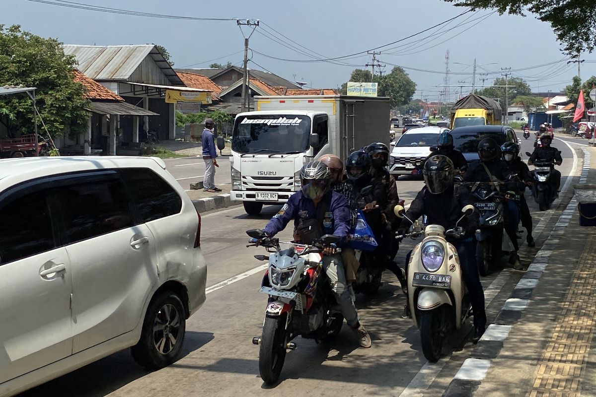 Dominasi Pengendara Motor,Arus Mudik di Jalur Pantura Indramayu Ramai Lancar